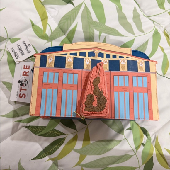 Loungefly - The Michael D. Eisner Building at the Walt Disney Studios - Picture 2 of 4